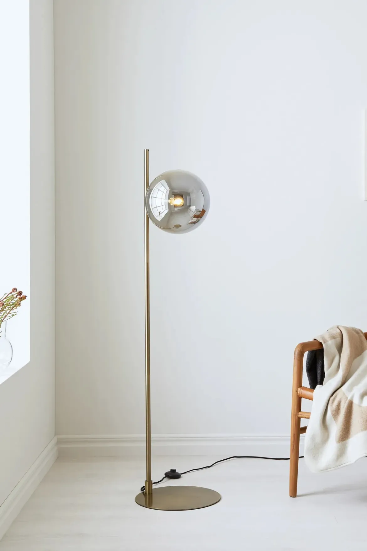 Dione Golvlampa Antik/Rök
