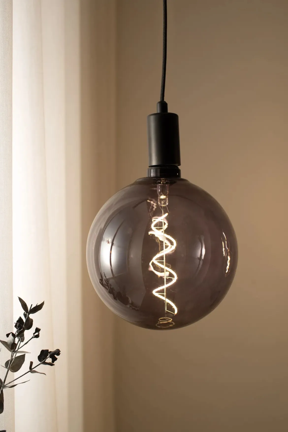 Globe Ljuskälla Rök E27 4W LED Dimbar
