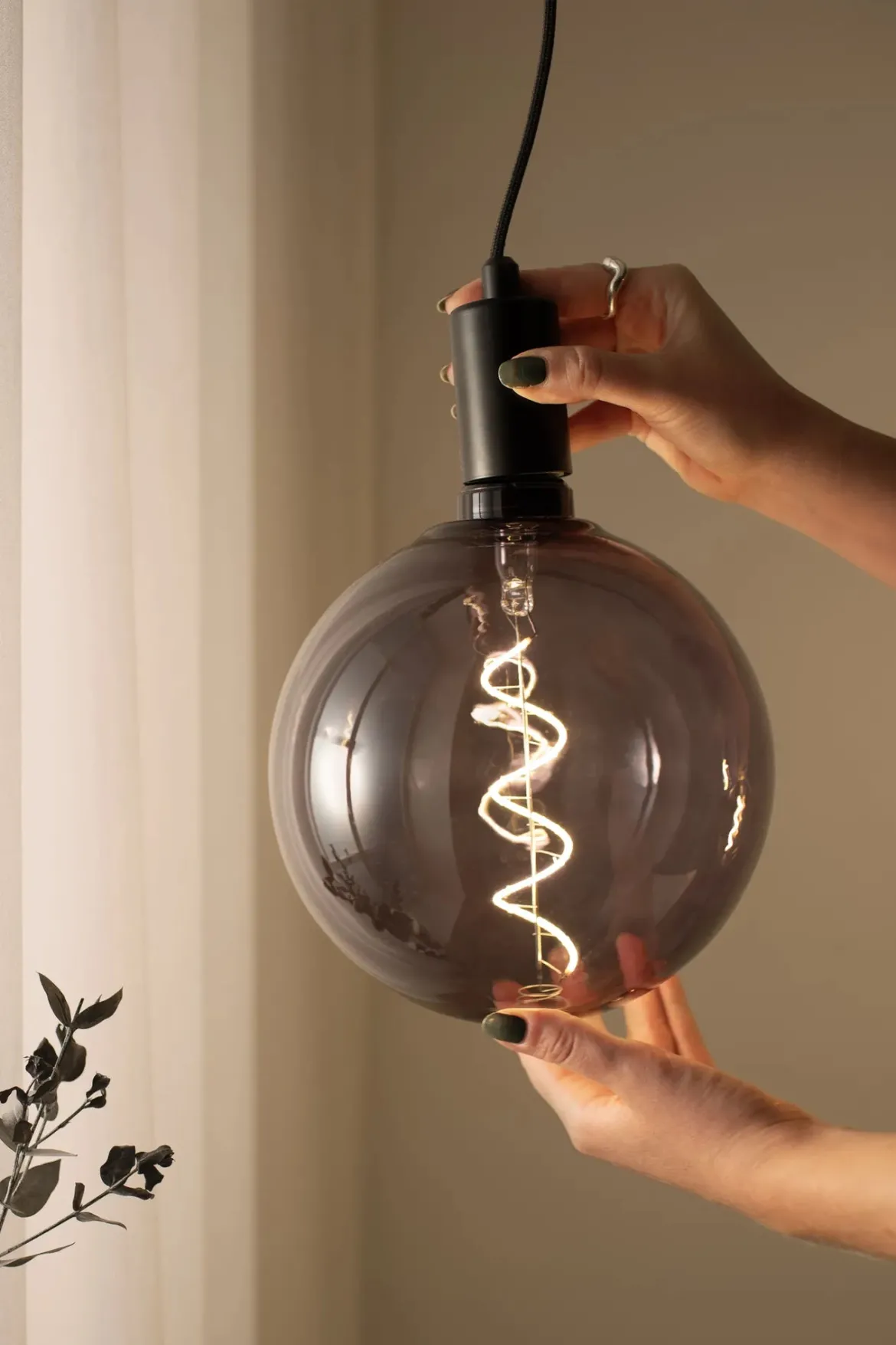 Globe Ljuskälla Rök E27 4W LED Dimbar