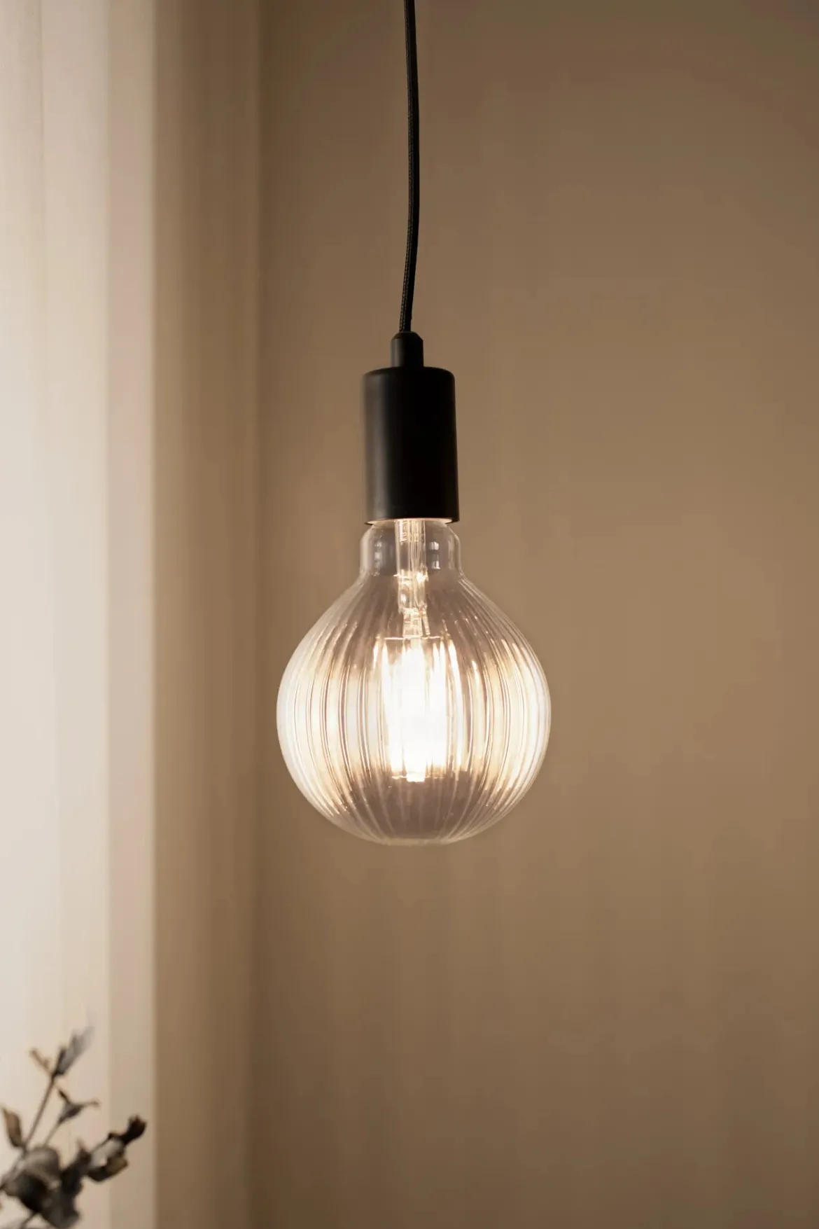 Lines Ljuskälla Klar E27 4W LED Dimbar