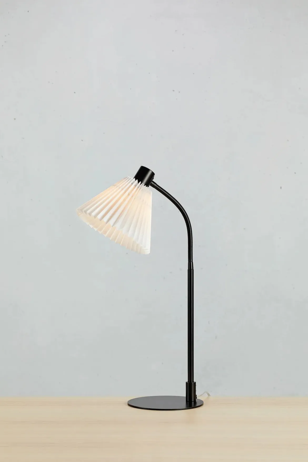 Mira Bordslampa Vit/Svart