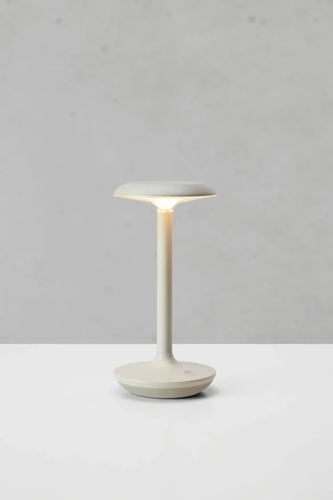 Petit Uppladdningsbar Bordslampa Greige