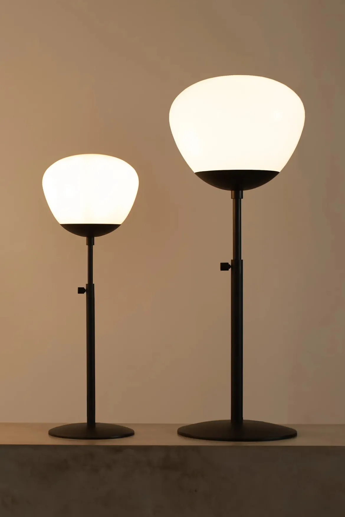 Rise Bordslampa Svart Liten