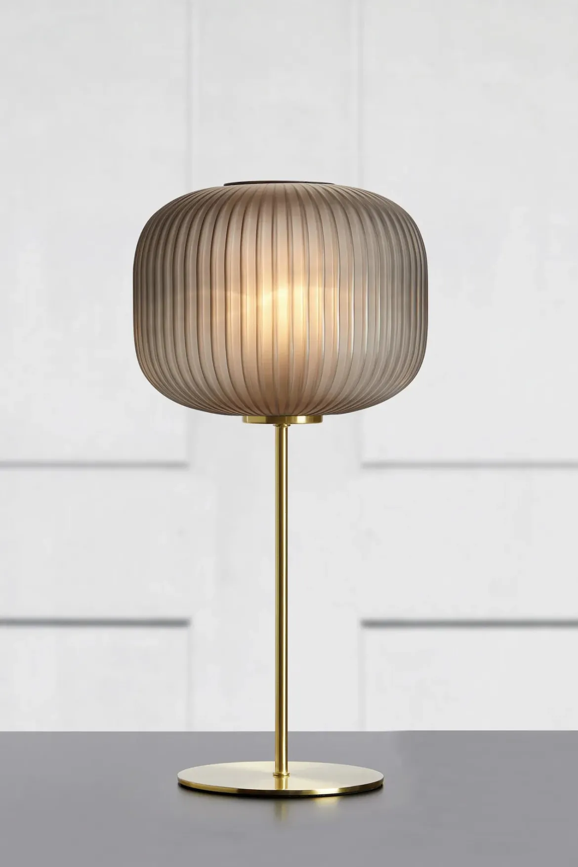 Sober Bordslampa Mässing/Rök